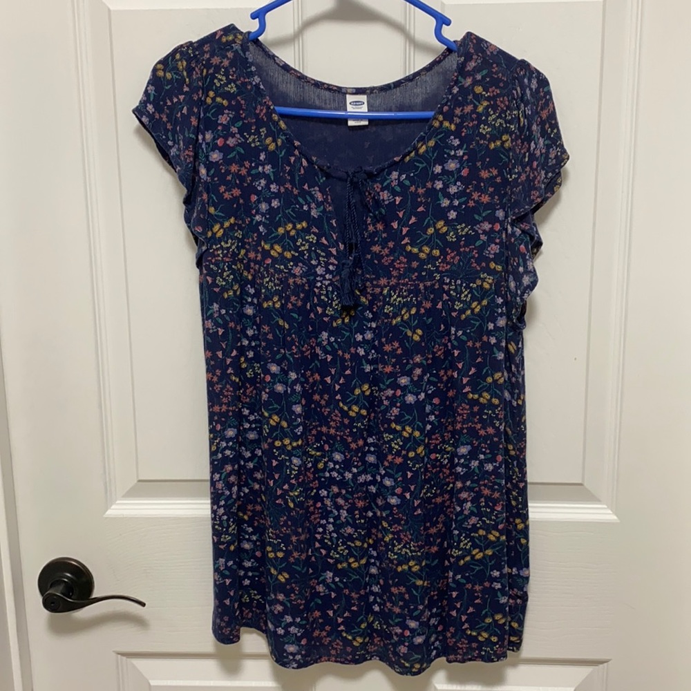 Old Navy 💯 rayon top Pit to pit 20 Inches Med